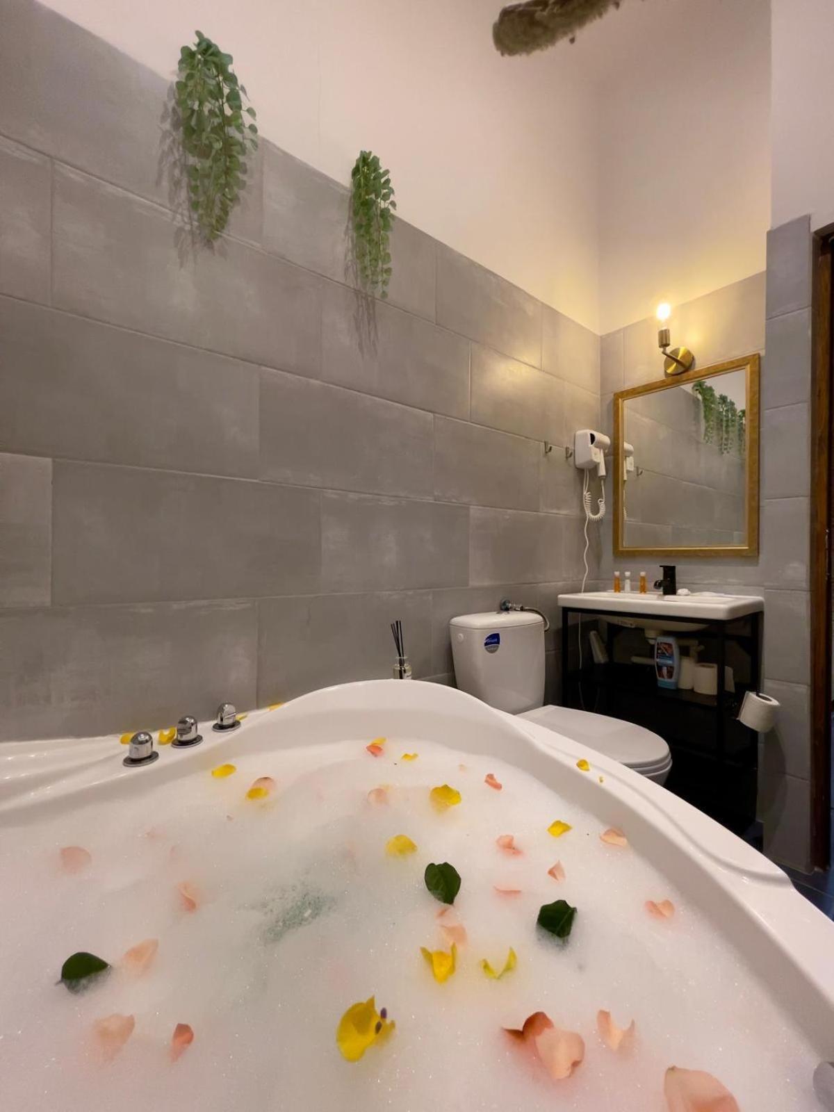 Old Town Jacuzzi Studio Bukarest Eksteriør billede